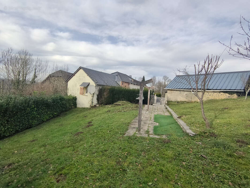 Maison à LAGUENNE