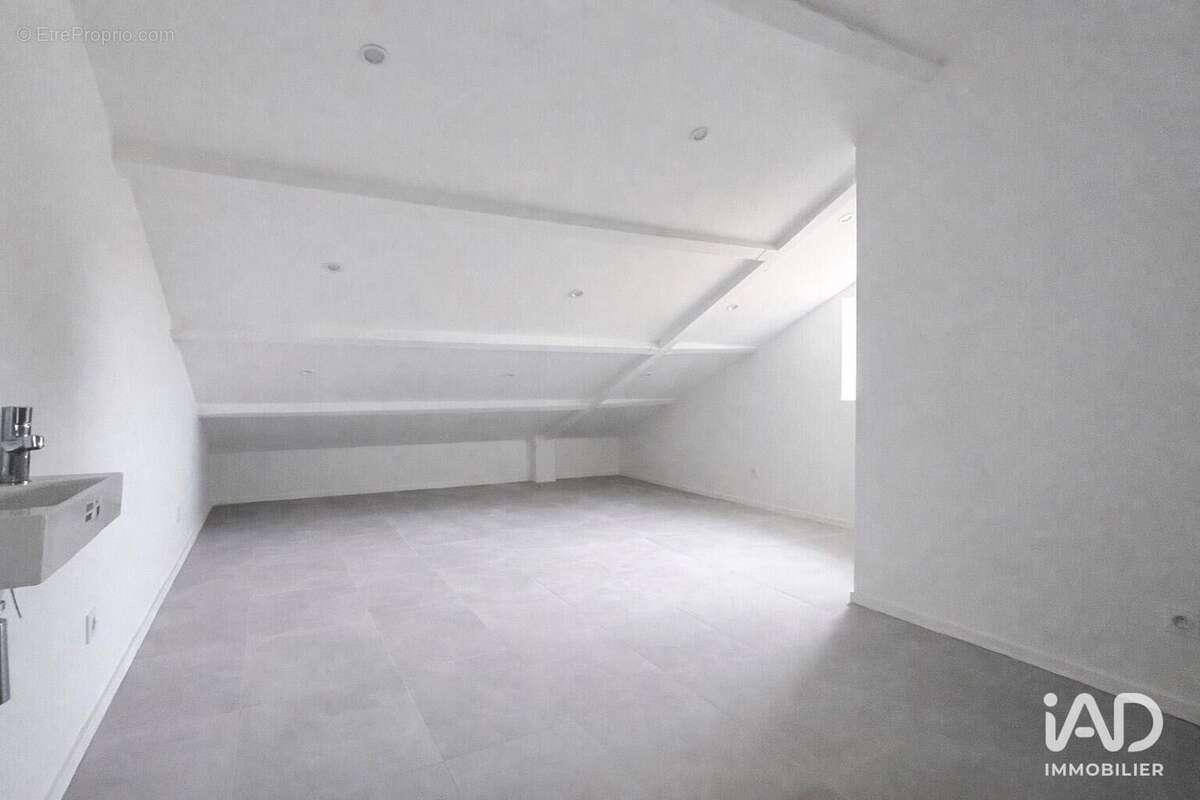 Photo 9 - Commerce à MARSEILLE-12E