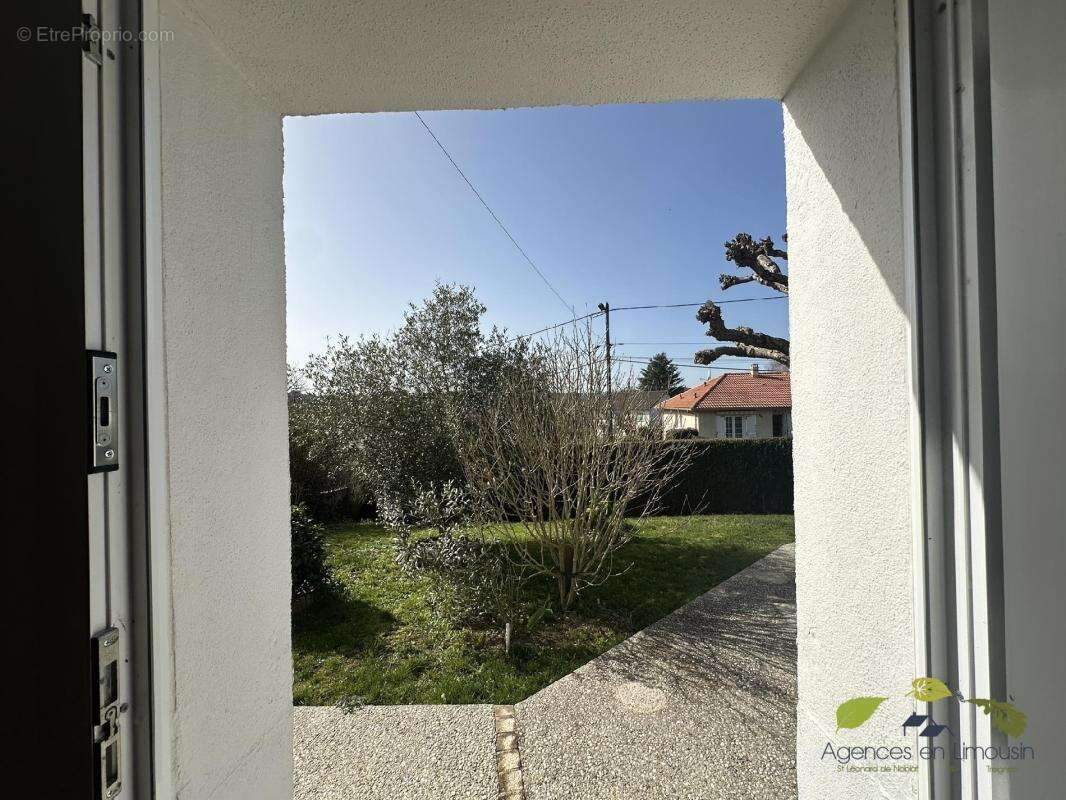 Maison à SAINT-LEONARD-DE-NOBLAT