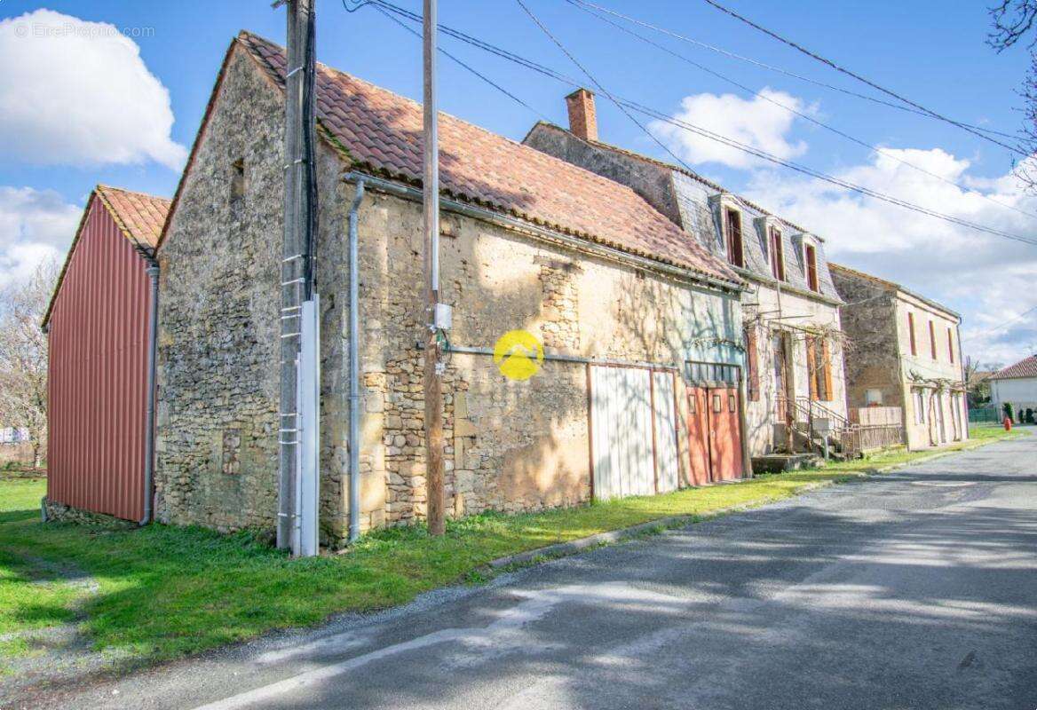 Maison à rénover avec hangar - photo 2