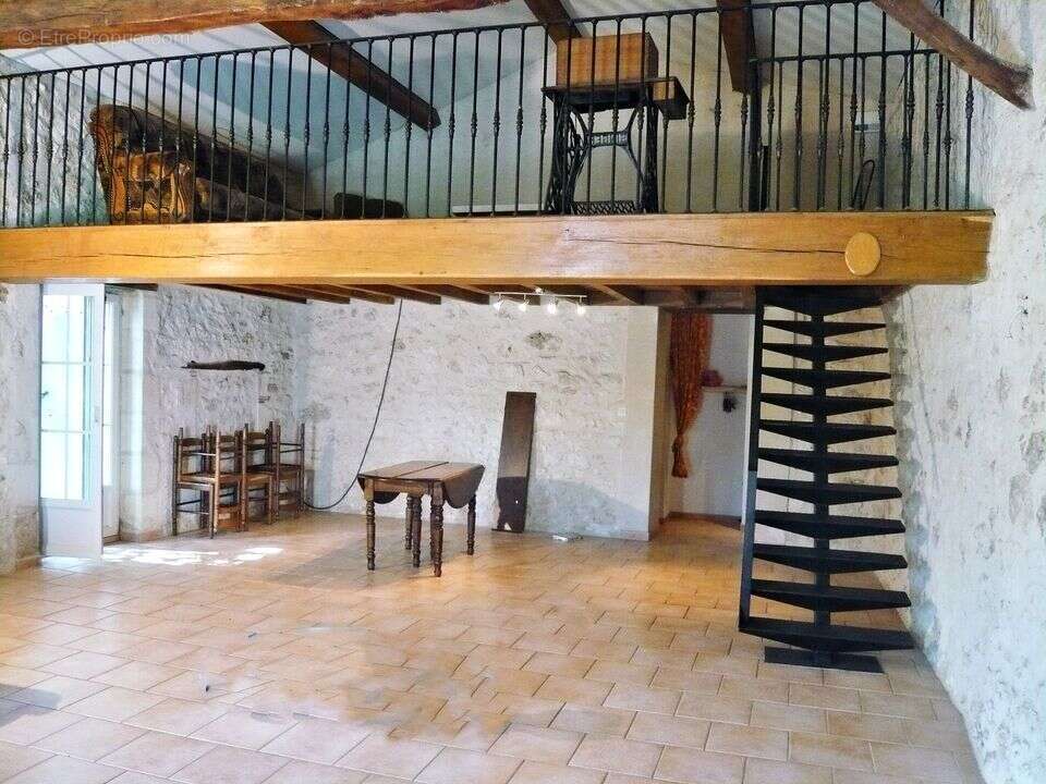 Maison à SAINT-MICHEL-DE-MONTAIGNE