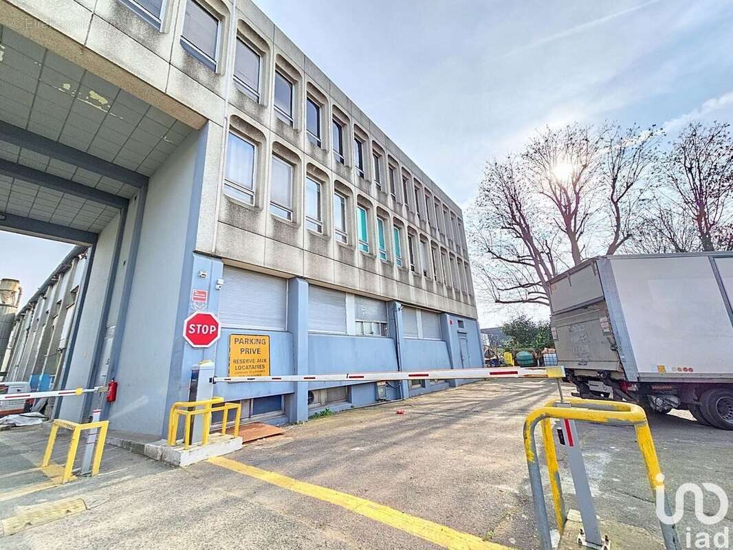 Photo 2 - Commerce à SARCELLES