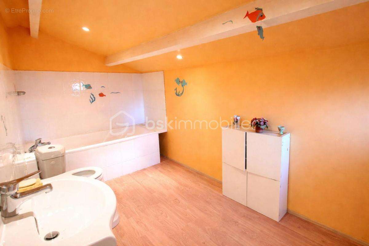  COUP DE CŒUR – Maison familiale avec magnifique parc, chai en pierre 75m² attenant et dépendance non attenante 140m² - photo 12