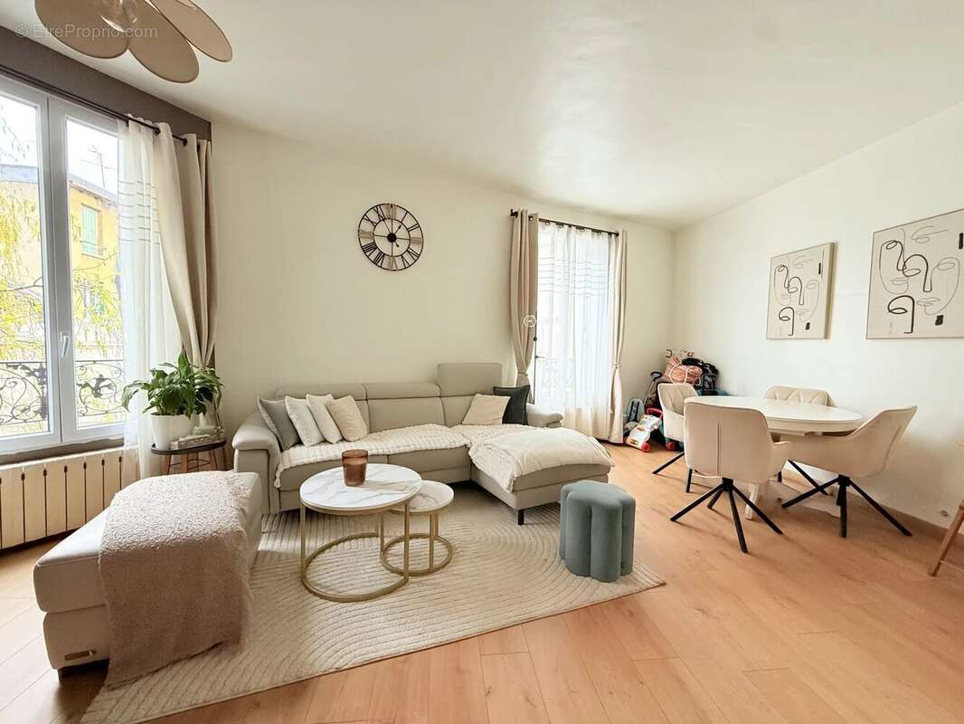 Appartement à LES LILAS