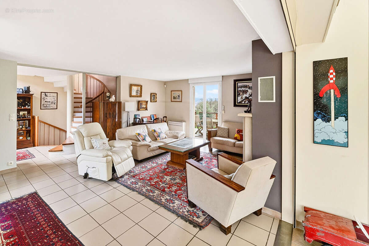 LES LOGES-EN-JOSAS - BELLE MAISON  200M2 sur un terrain arobiré de 1223m2 - photo 13