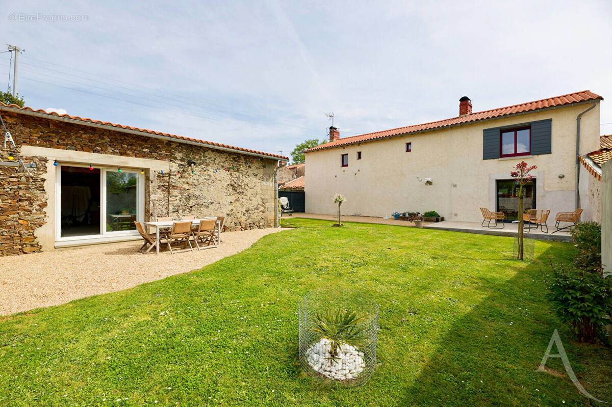 Maison à ROCHESERVIERE