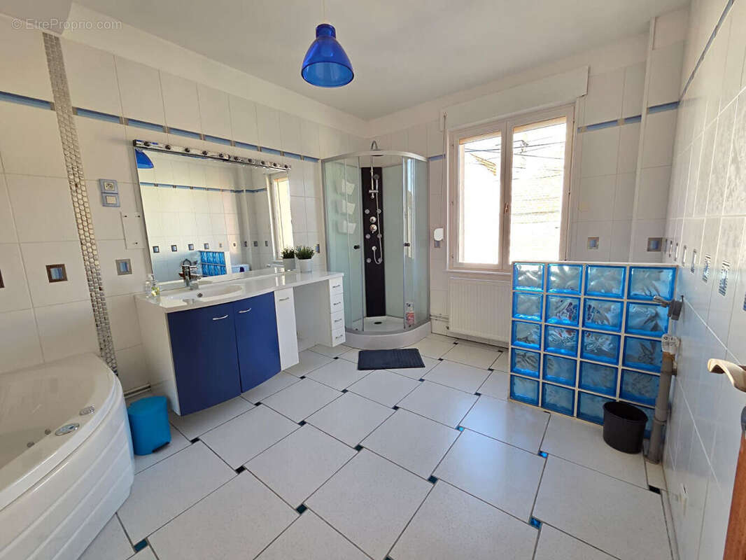 Maison à SAINT-QUENTIN