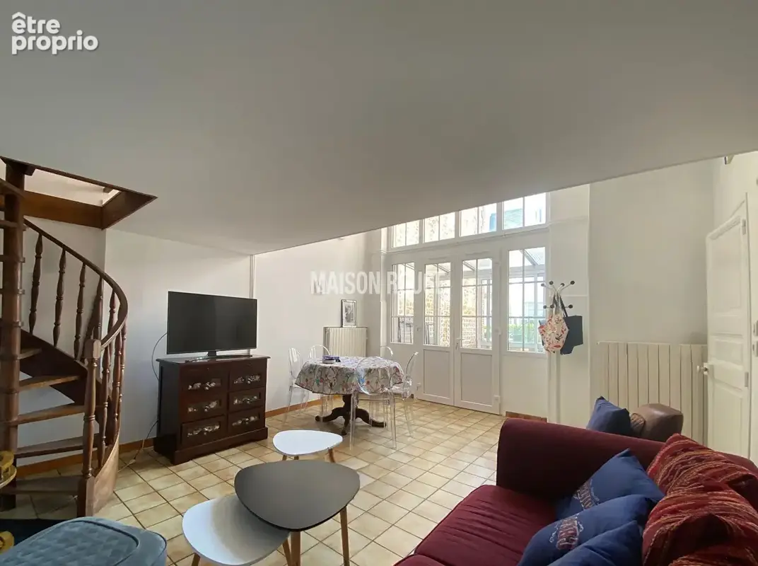 DINARD CENTRE : T4 avec cour privative à deux pas de la plage de l'Écluse - photo 3