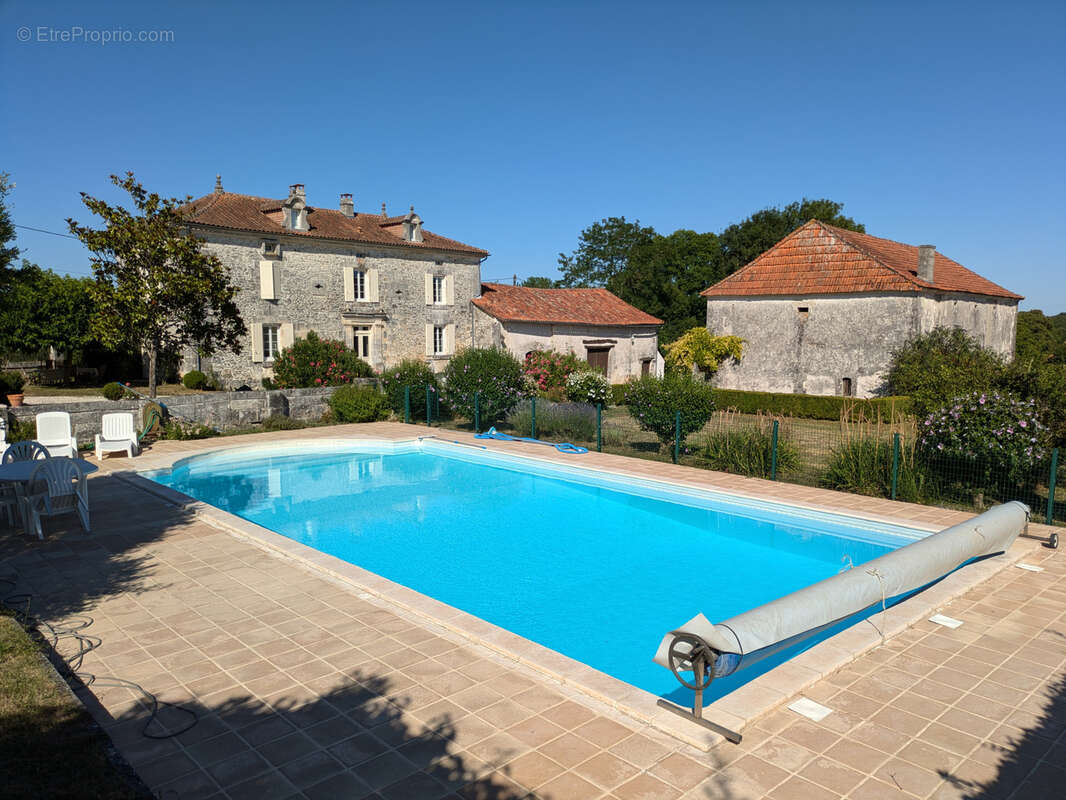 Maison à LA TOUR-BLANCHE