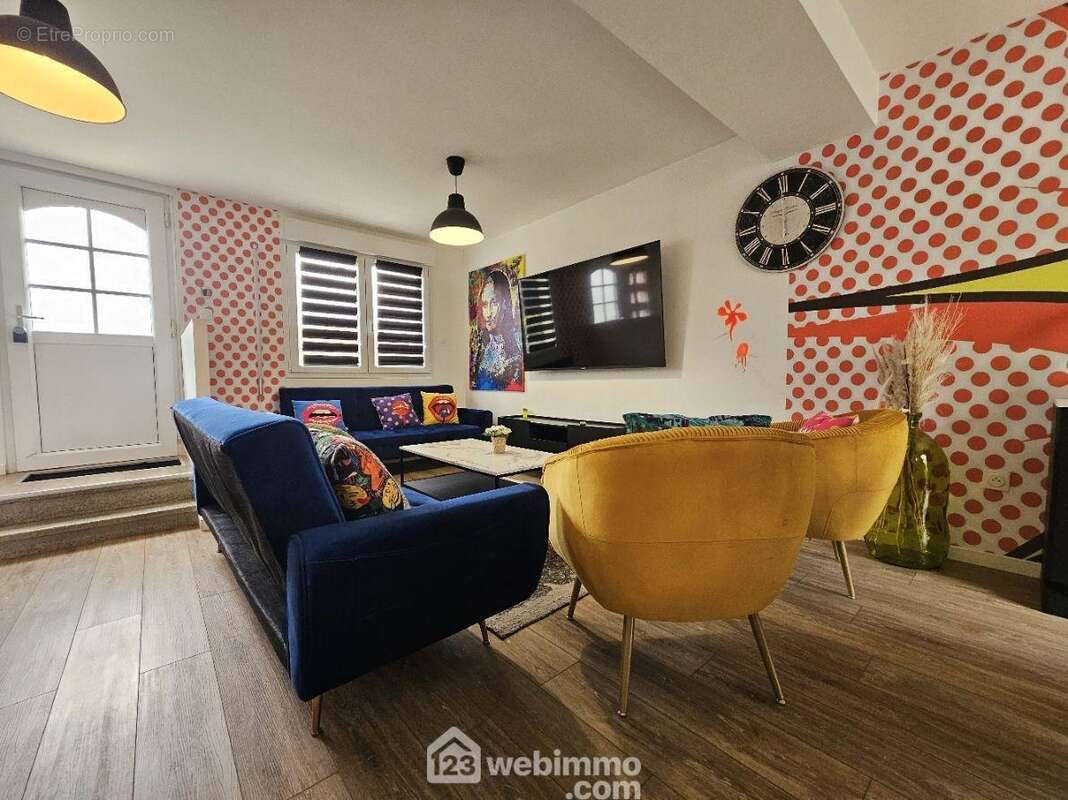 Ambiance colorée et chaleureuse, un intérieur plein de personnalité où il fait bon vivre - Maison à TINQUEUX