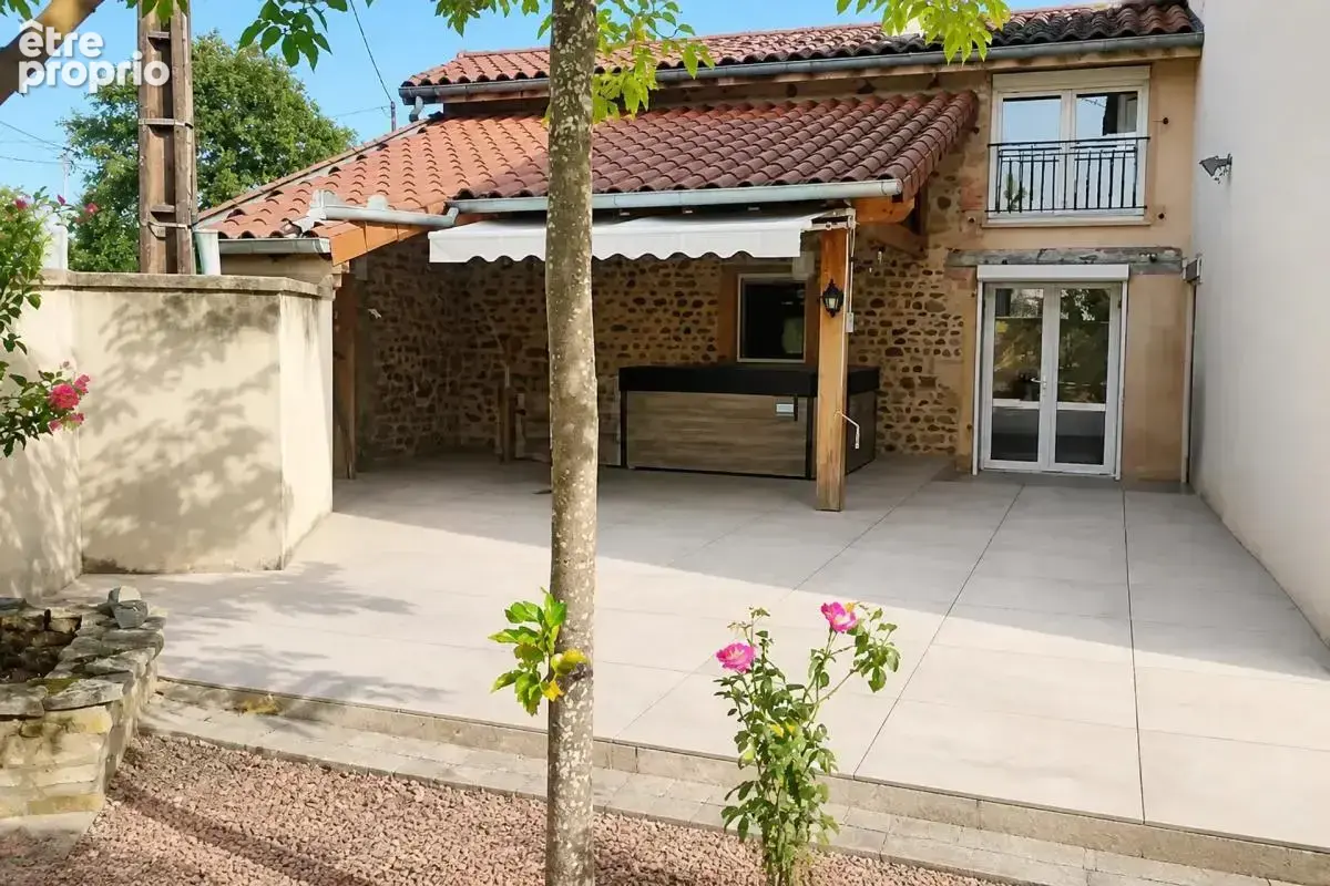 Maison de 8 pièces de 202 m² à Ligny-en-Brionnais - photo 1