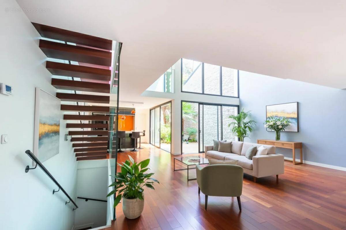 Maison à LA GARENNE-COLOMBES