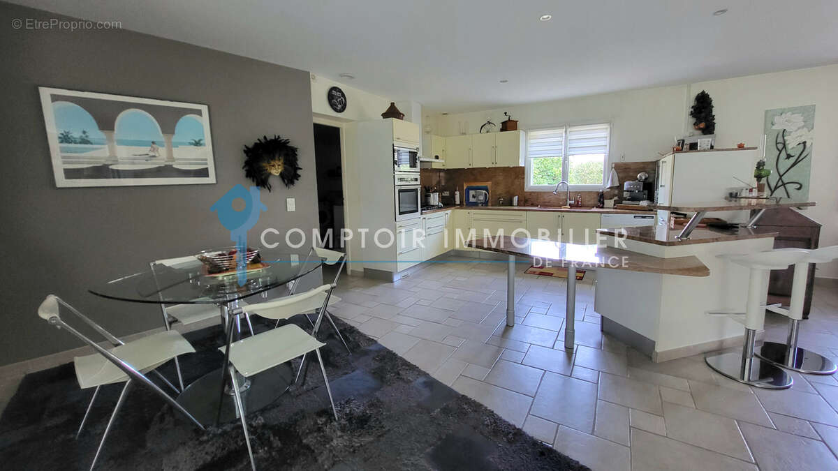 DPT GARD (30), à vendre, secteur PARIGNARGUES, maison de 181m2 habitables, de plain-pied, type 5, piscine, jar - photo 16