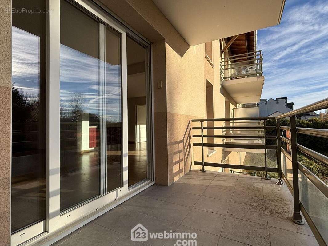 Dans une résidence de 2008, au calme, dans le bourg, - Appartement à CHASSENEUIL-DU-POITOU