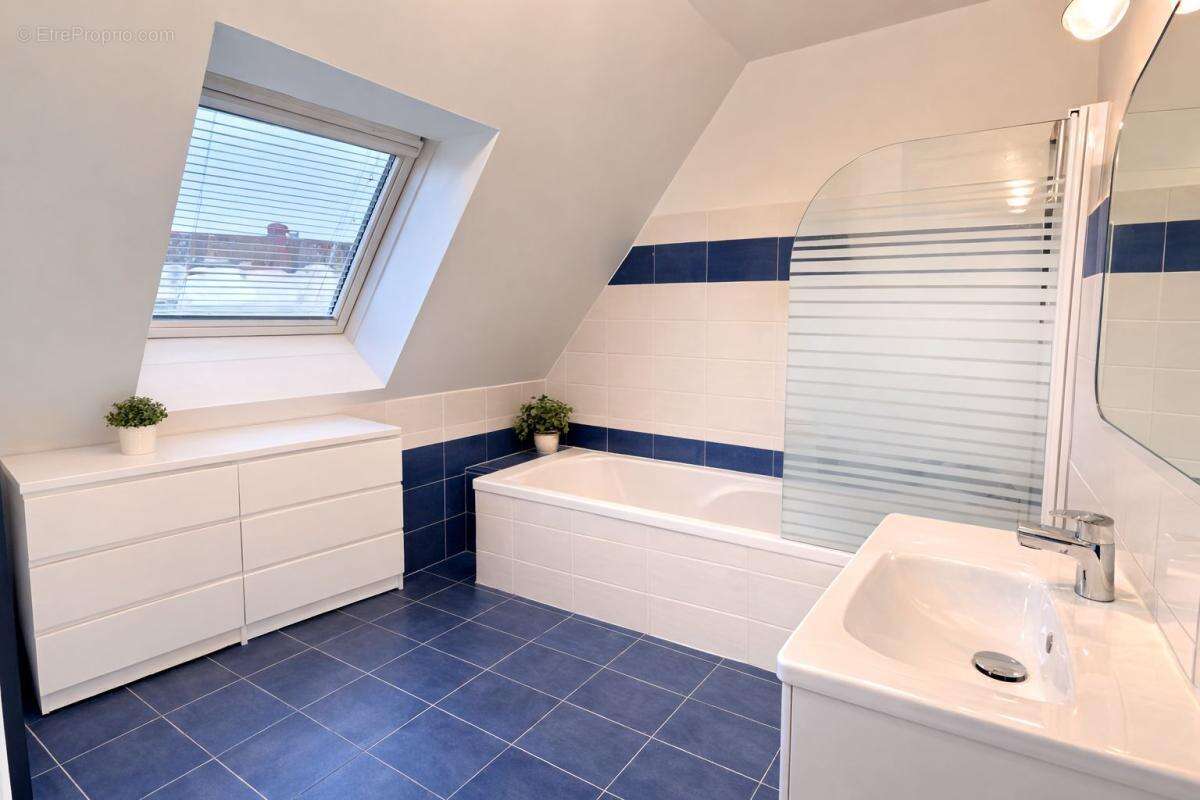 Maison à LE RELECQ-KERHUON