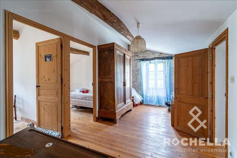 Maison 216 m² à Bernay-Saint-Martin  - photo 4