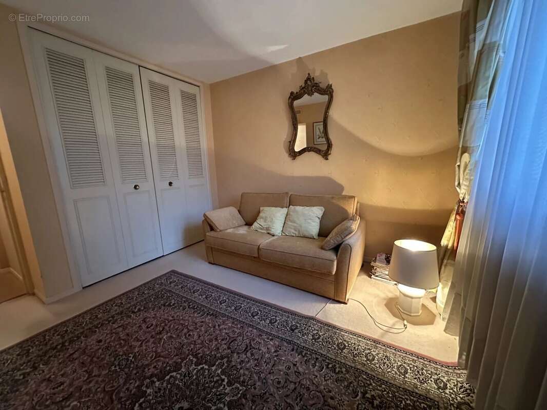 Maison à LE MESNIL-SAINT-DENIS