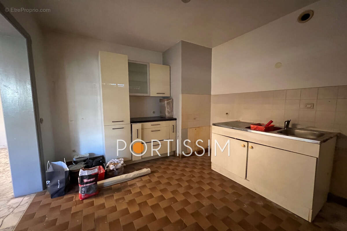 Appartement à SAINT-LAURENT-DU-VAR