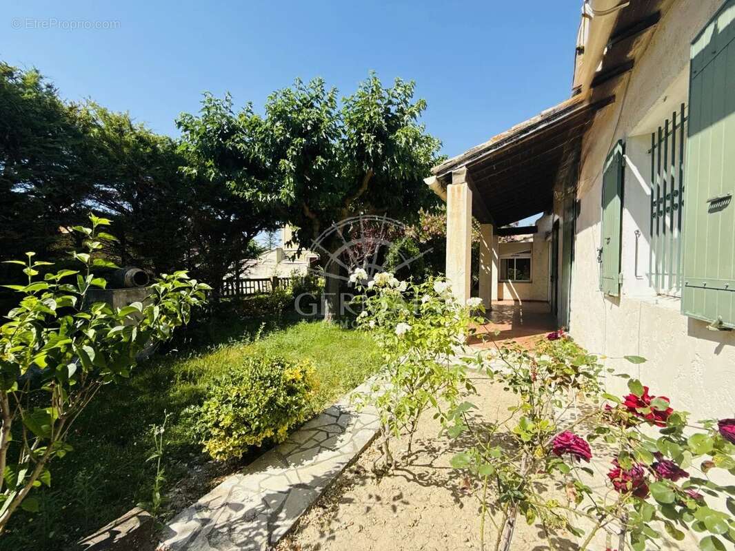 Maison à L'ISLE-SUR-LA-SORGUE