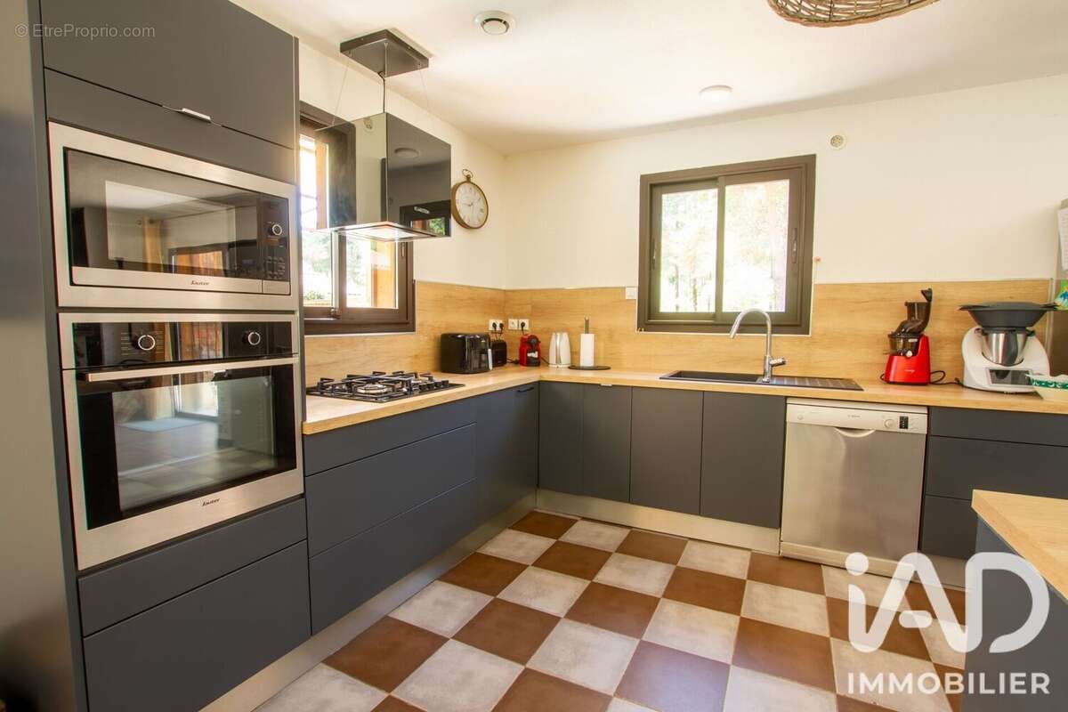 Maison 138 m² à Sainte-Foy-De-Longas  - photo 6