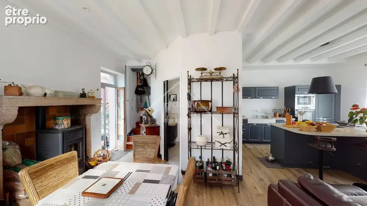 Maison rénovée, deux chambres, garage et jardin - photo 5