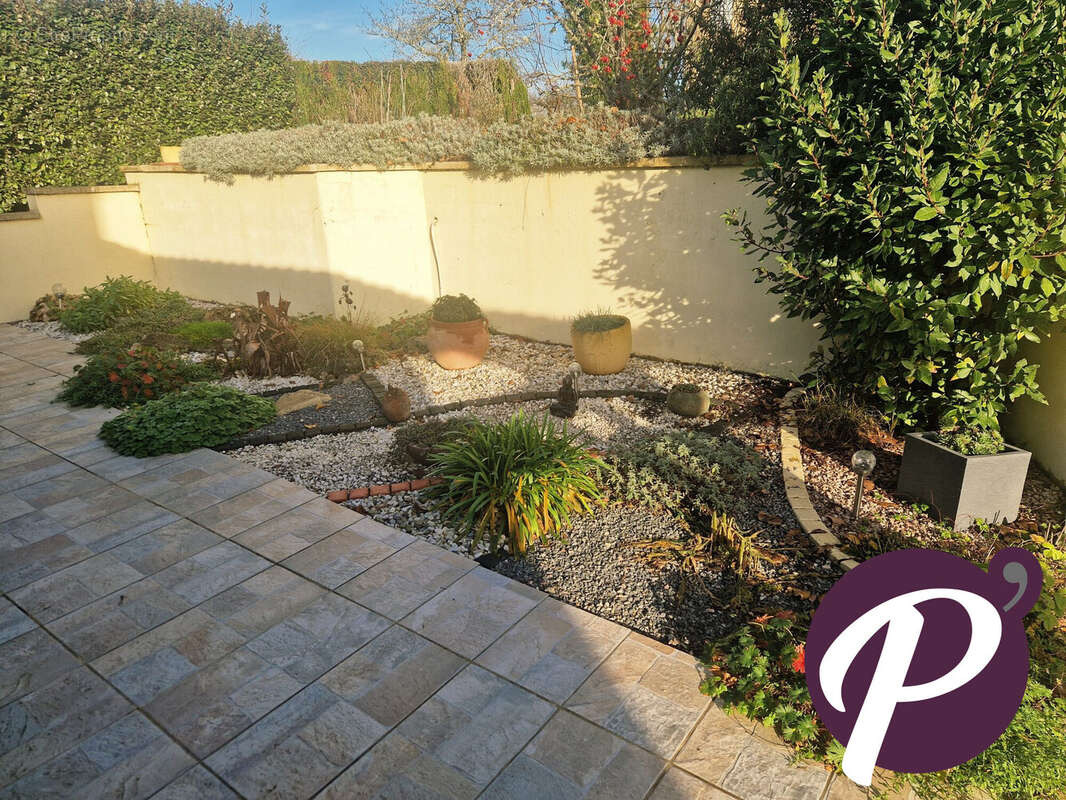 Maison à COUZE-ET-SAINT-FRONT