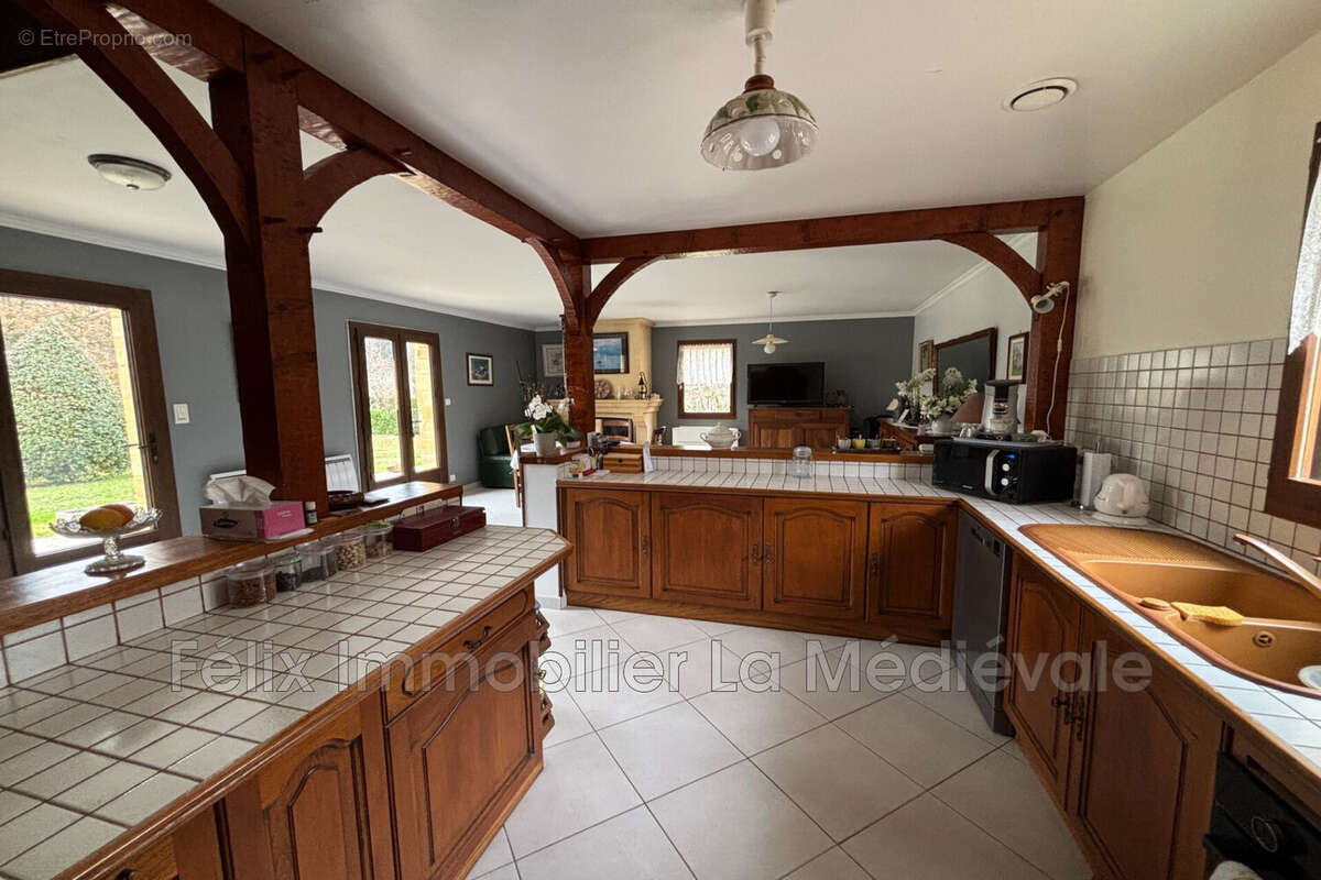 Maison à CARSAC-AILLAC