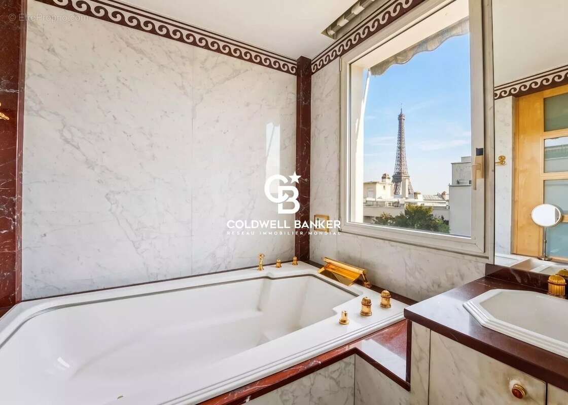 Appartement à PARIS-16E