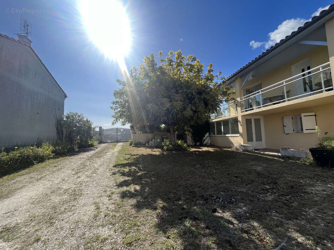 Maison à MORTAGNE-SUR-GIRONDE