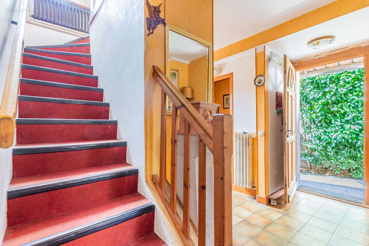 Maison à VERRIERES-LE-BUISSON