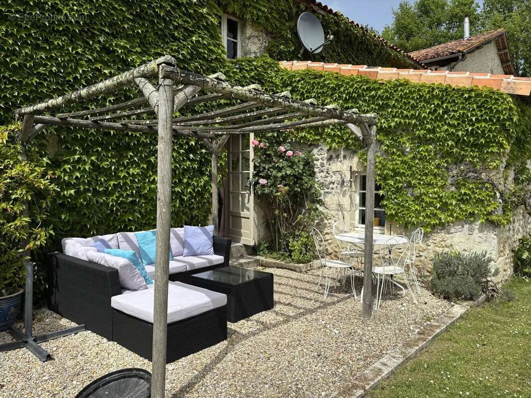 Maison à AUBETERRE-SUR-DRONNE