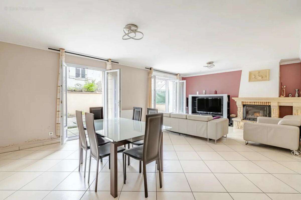 Maison à MONTMAGNY
