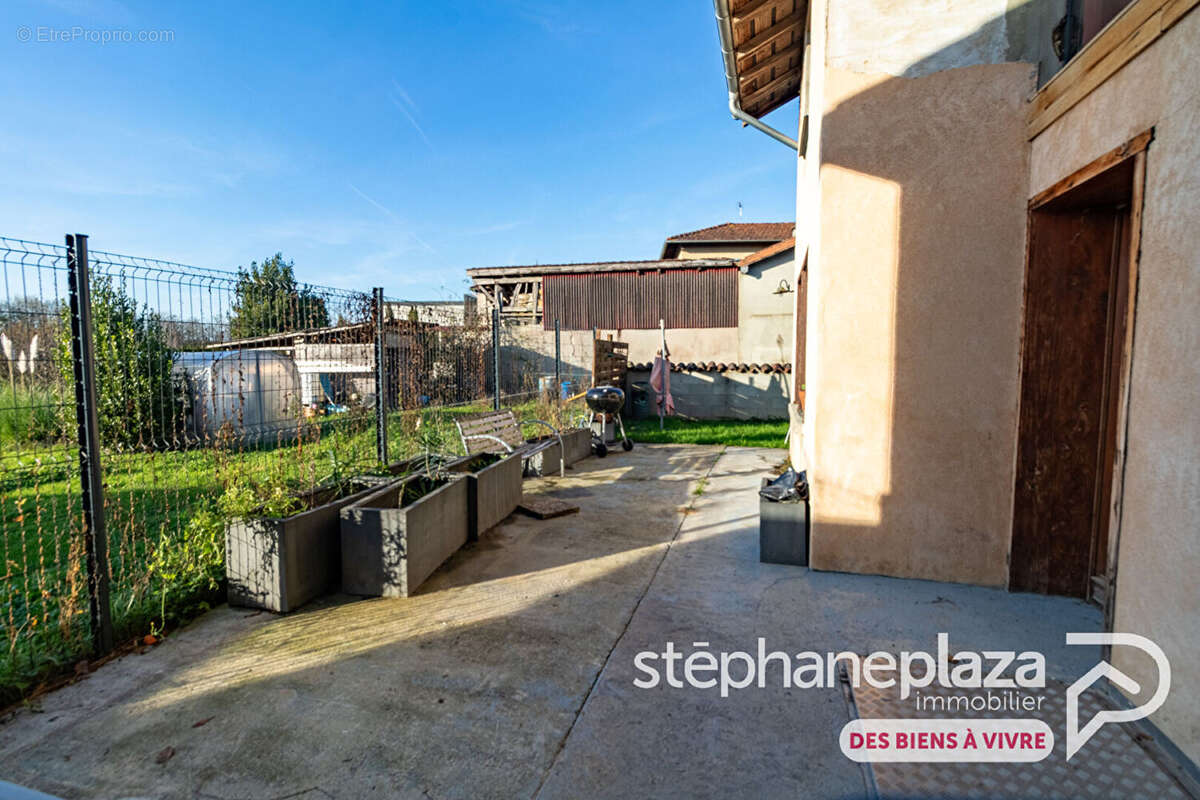 Maison à LESCHEROUX