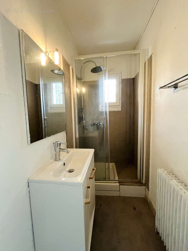 Maison à CHATEAUNEUF-LE-ROUGE