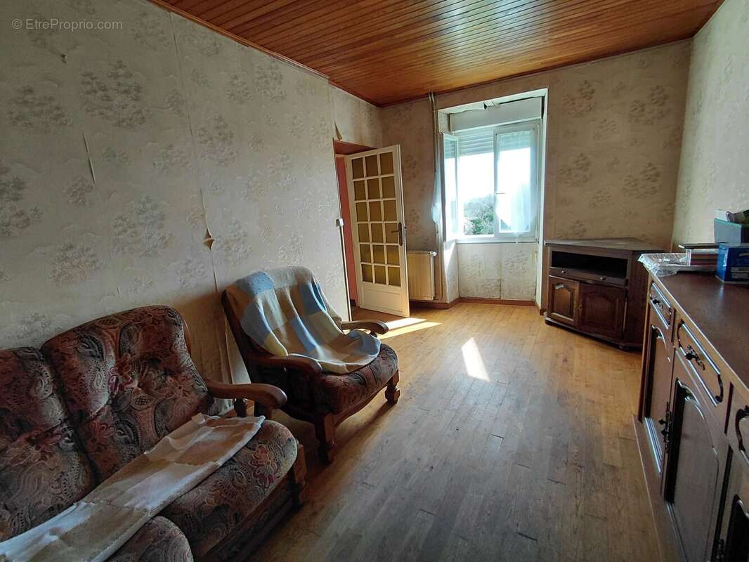 Maison à MIRANDOL-BOURGNOUNAC
