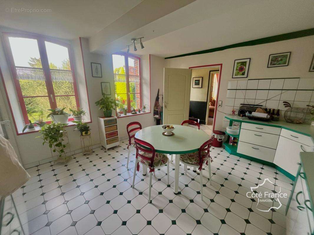 Maison à AILLANT-SUR-THOLON