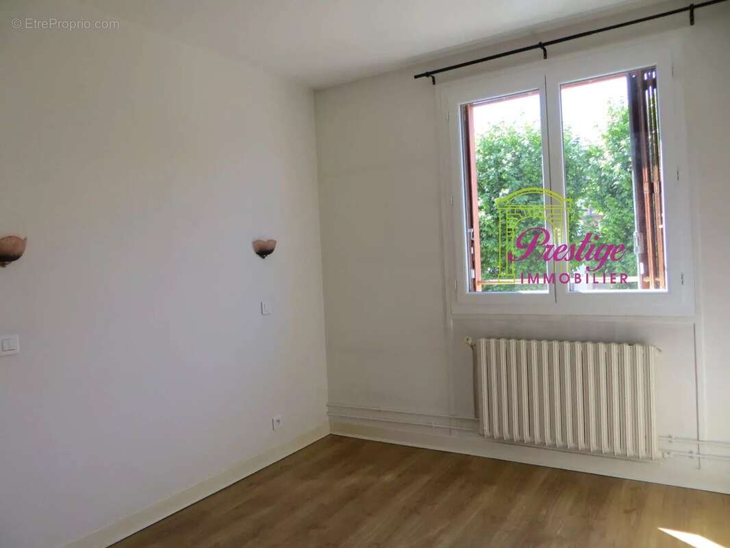 Appartement à LE MESNIL-LE-ROI