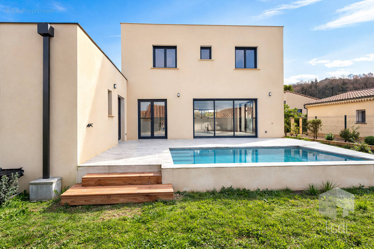 Maison à MONTELIMAR