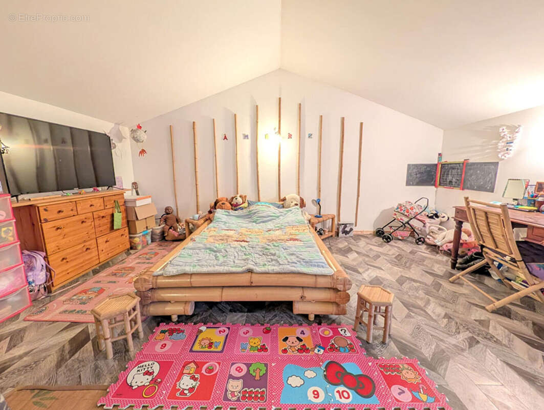 Maison à SAINTE-NEOMAYE