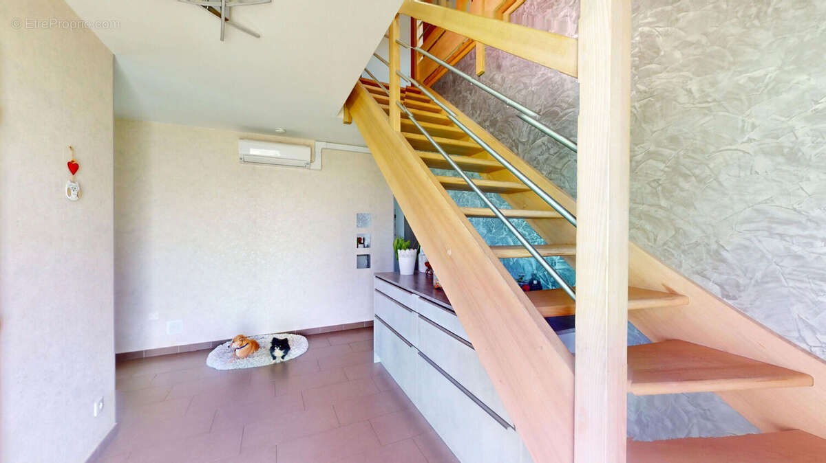 Maison à POUILLEY-LES-VIGNES