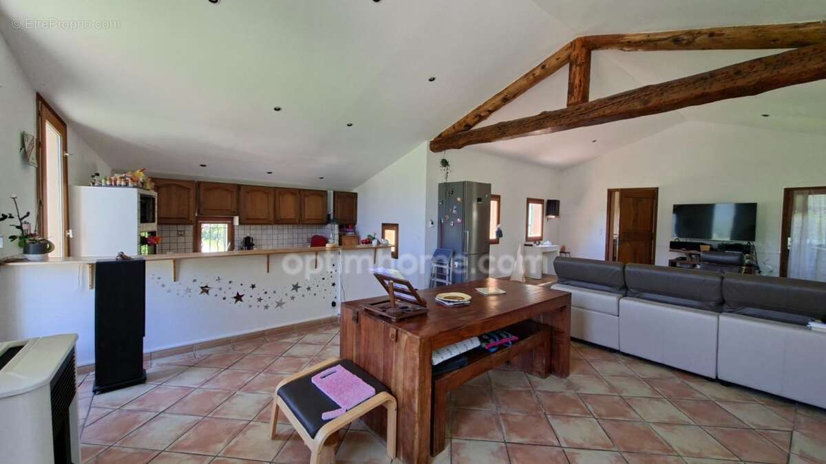A Vendre Maison 237 m² double habitation possible et terrain arboré MEZEL (04) - photo 5