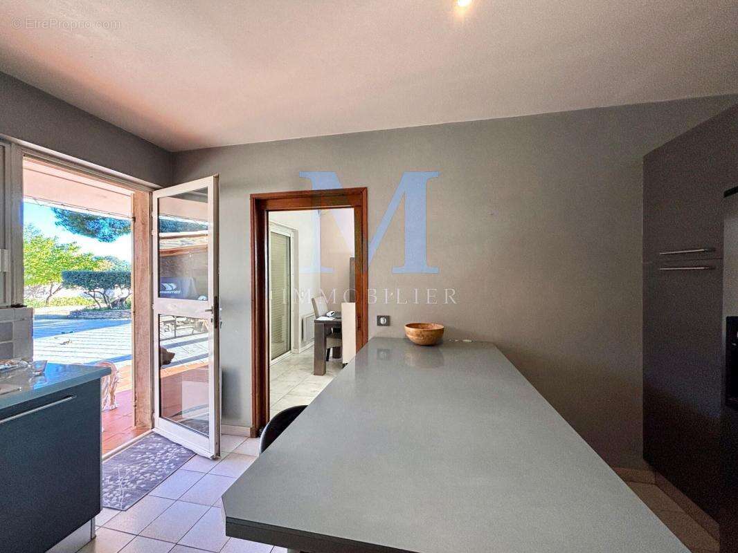 La Cadière-d’Azur À quelques minutes des plages : Magnifique maison de plain-pied de 177 m², lumineuse et sans vis-à-vis - photo 7