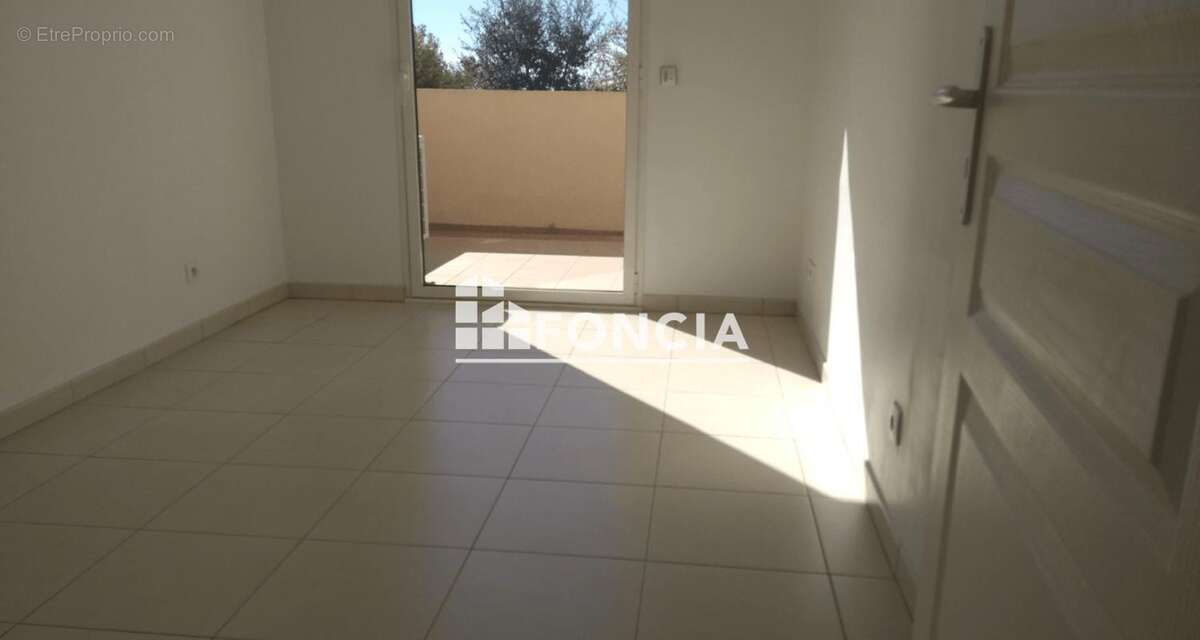 Baisse de prix !  2 pièces avec terrasse vue mer . Découvrez ce superbe appartement 2 pièces idéalement situé dans la prestigieu - photo 4