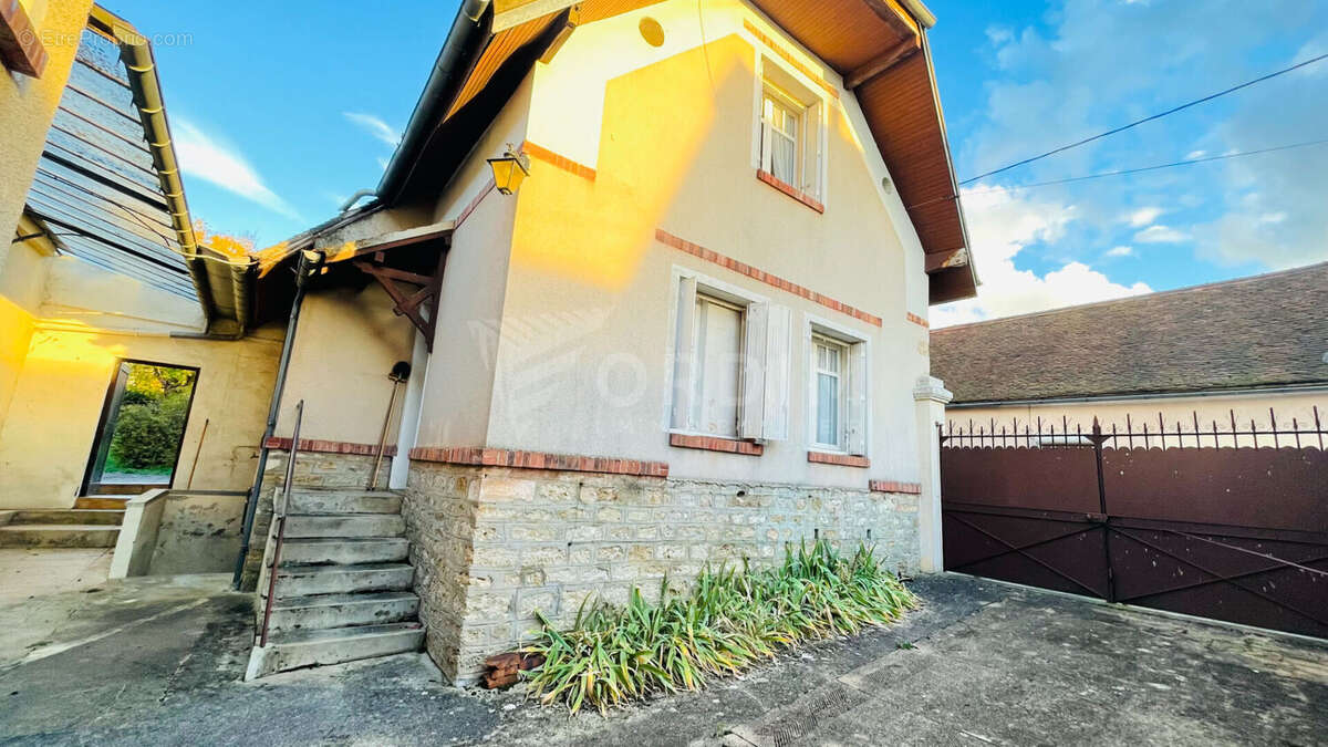 Maison à MALIGNY