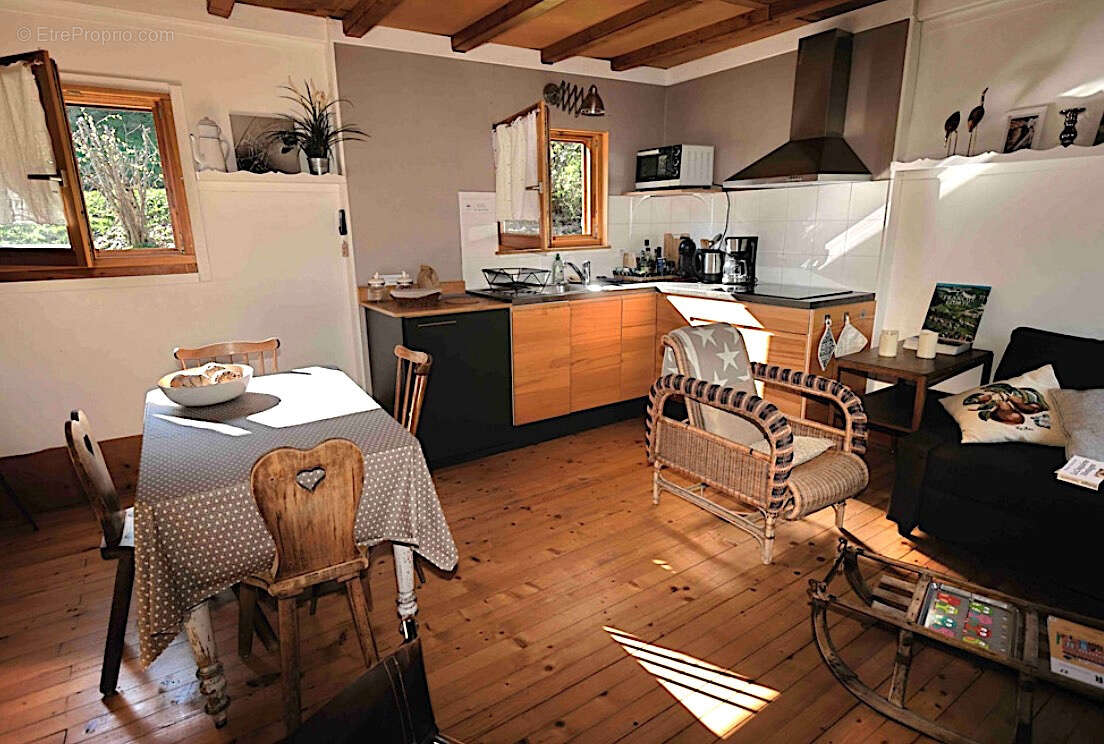 Maison à MONTPERREUX