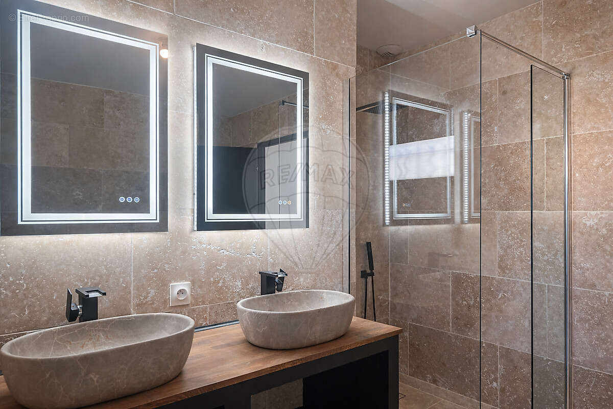 Maison à CHAILLEVETTE