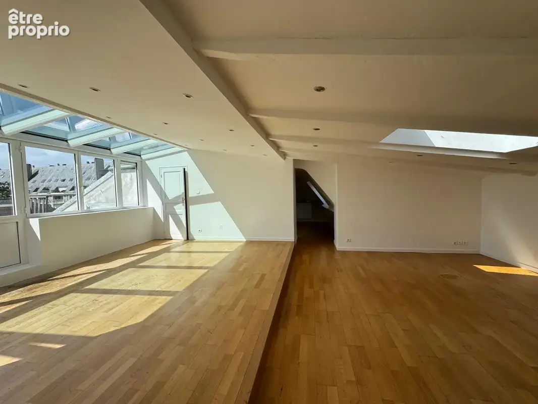 Dernier etage avec ASCENSEUR sur les Quais - photo 5