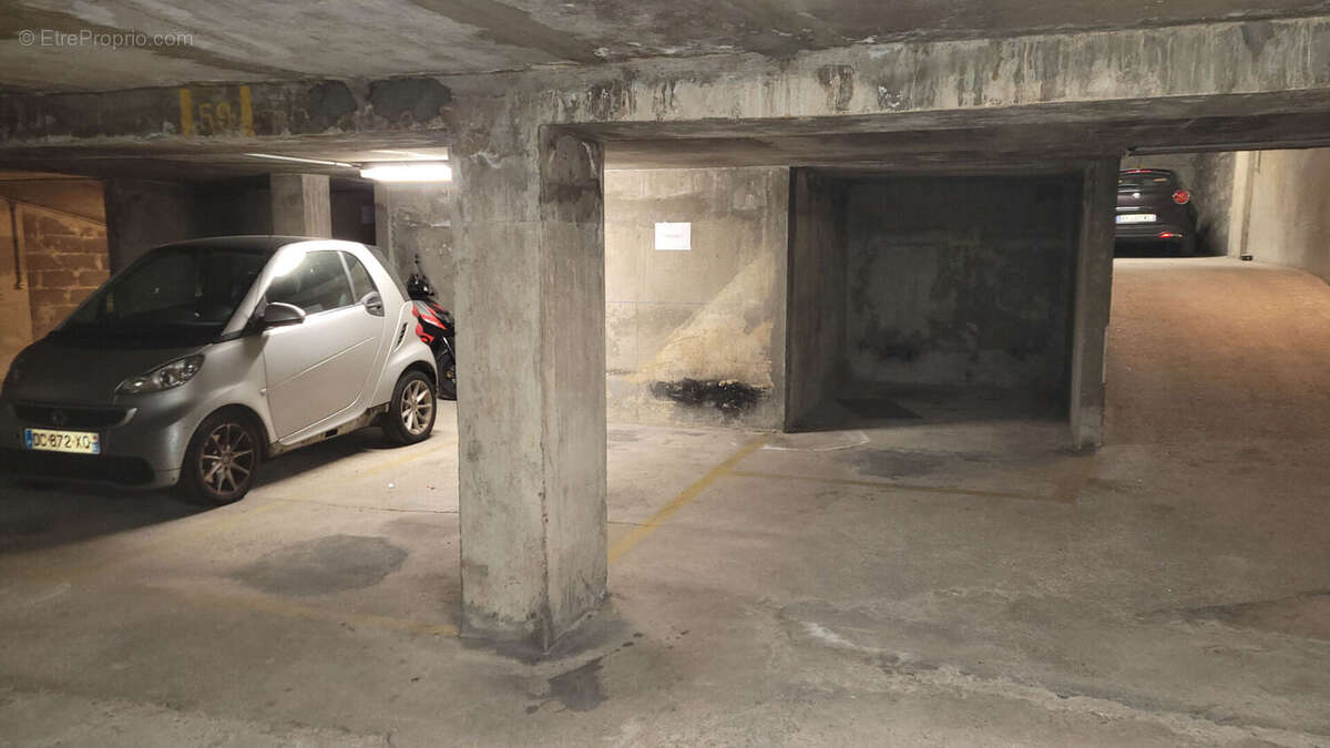 Parking à PARIS-12E