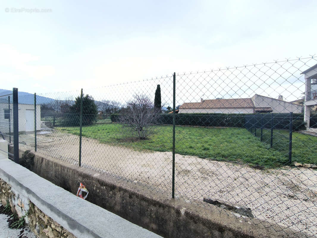 Terrain à HYERES