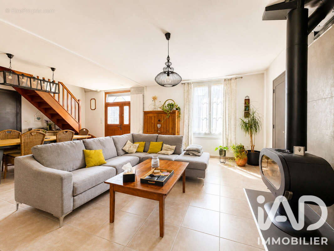 Maison 173 m² à Maze  - photo 8